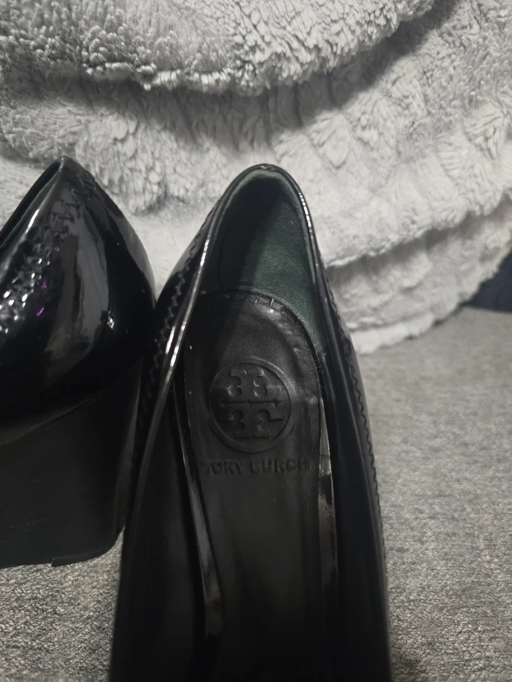 Tory Burch Black Patent Leather Logo Pumps - Picture 4 of 6